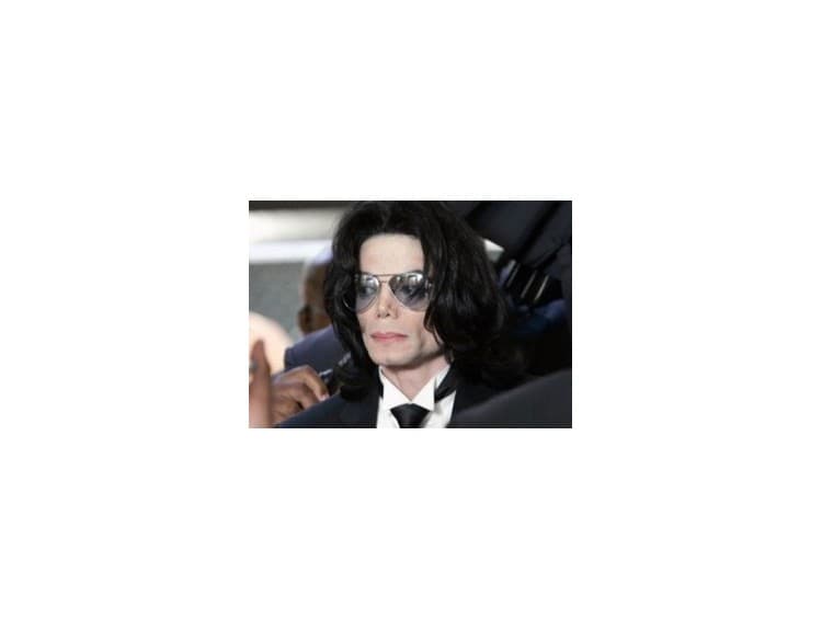 Druhá pitva Michaela Jacksona na žiadosť rodiny, jeho albumy na čele hitparád