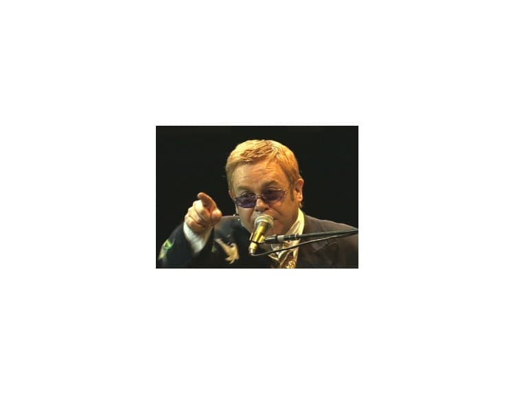 Elton John: zrútené pódium v Mexiku a nový muzikál