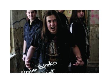Robo Šimko vydal prvý album spolu so skupinou Massriot Robo Šimko vydal prvý album spolu so skupinou Massriot
