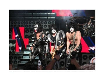 Americká hudobná legenda Kiss vydá v októbri trojalbum