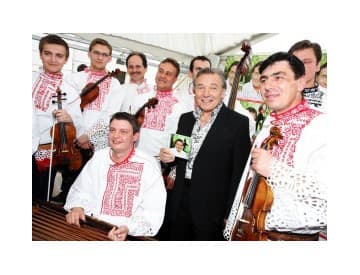 Karel Gott tajne nahral album moravských a slovenských ľudoviek Karel Gott tajne nahral album moravských a slovenských ľudoviek