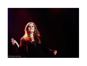 Adele pre chorobu opäť posunula začiatok turné