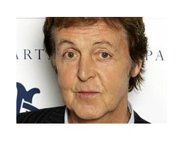 Paul McCartney predstavil novú priateľku rodine