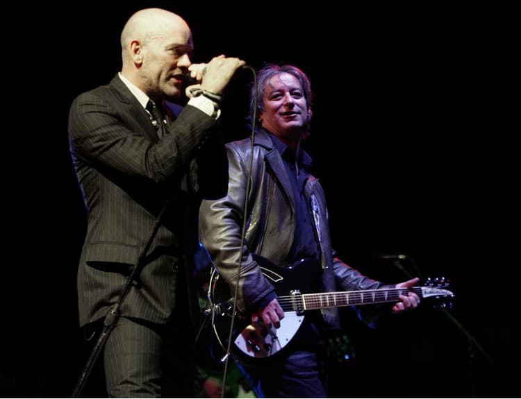 Peter Buck z R.E.M. pracuje na sólovom albume