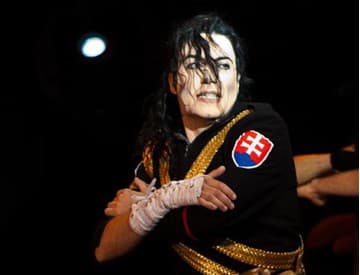 Forever King of Pop - pocta M. Jacksonovi alebo karaoke šou?