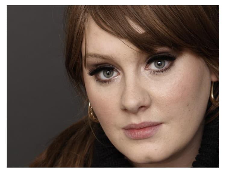 Lagerfeld sa Adele ospravedlnil kabelkami Chanel
