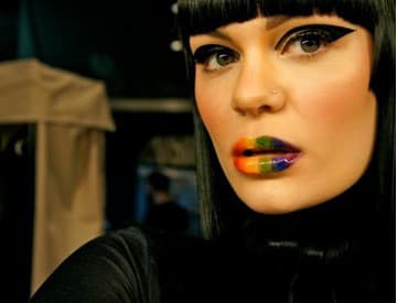 Po koncerte speváčky Jessie J bodli fanúšika do krku
