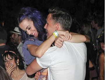 Katy Perry randí s gitaristom kapely Florence and The Machine