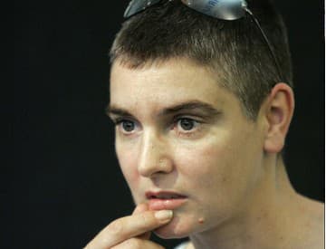 Sinéad O'Connor do Prahy nepríde, psychicky sa zrútila
