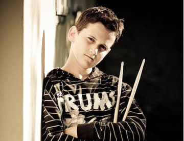 Štrnásťročný bubeník Dávid Hodek koncertuje po celej Európe