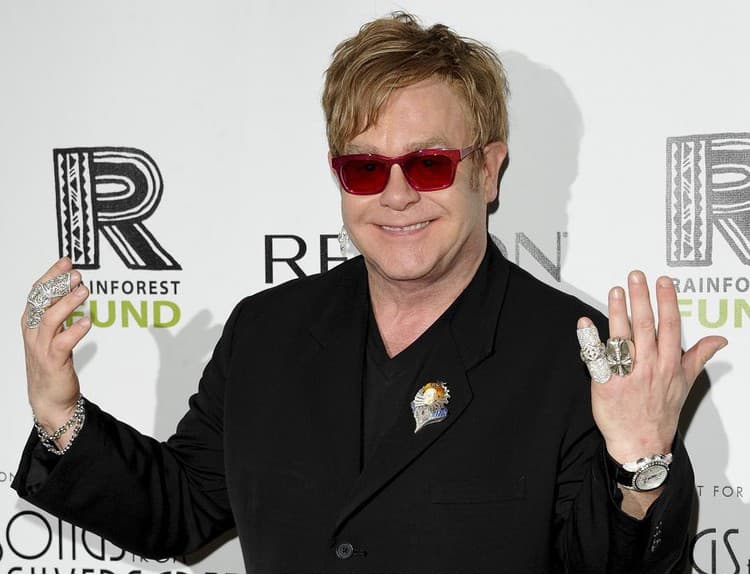 Elton John čelí žalobe, údajne ukradol text piesne Nikita