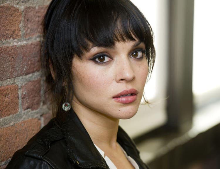 Norah Jones vydala album Little Broken Hearts 