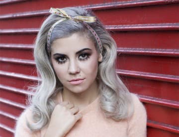 V UK charte sa presadili novinky: Marina and the Diamonds a Tulisa