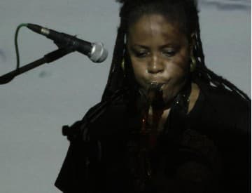 Matana Roberts: Otroctvo, sloboda a jazz Matana Roberts: Otroctvo, sloboda a jazz