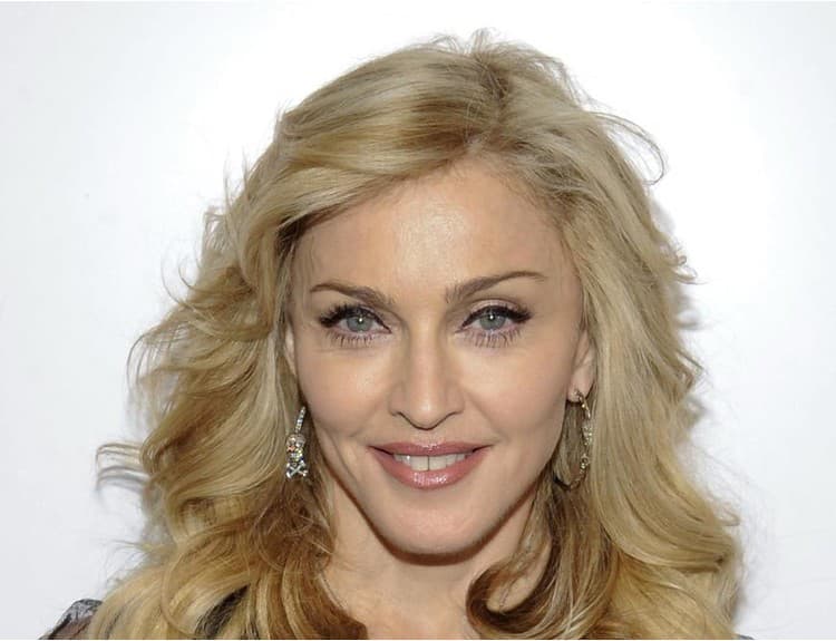 Madonna priletela do Tel Avivu, vo štvrtok štartuje jej svetové turné