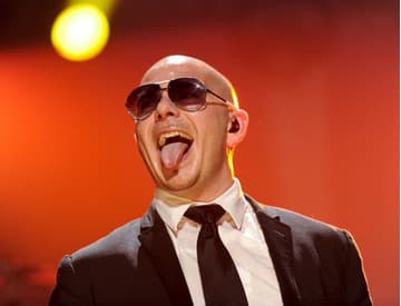 Americký raper Pitbull vystúpi v Prahe