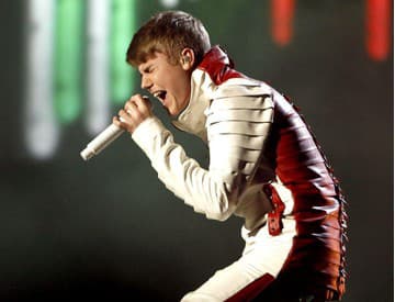 Justin Bieber utrpel mierny otras mozgu, vrazil do skla