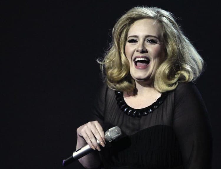 Adele neverila, že jej volá Elton John, takmer zložila