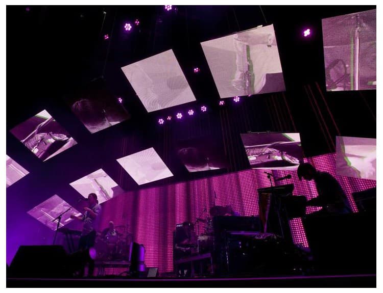 Obeťou kolapsu pódia v Toronte bol technik skupiny Radiohead