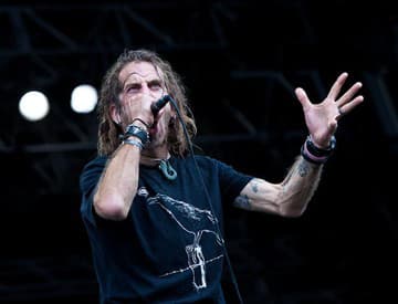 Praha: Speváka z Lamb of God zatkli, čelí obvineniu zo zabitia fanúšika