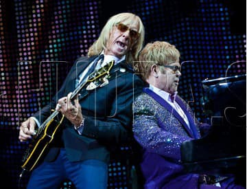 Foto: Elton John (10. 7. 2012, Zimný štadión Ondreja Nepelu, Bratislava) Foto: Elton John (10. 7. 2012, Zimný štadión Ondreja Nepelu, Bratislava)
