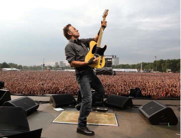 Bruce Springsteen nemohol dokončiť koncert, vypli mu prúd