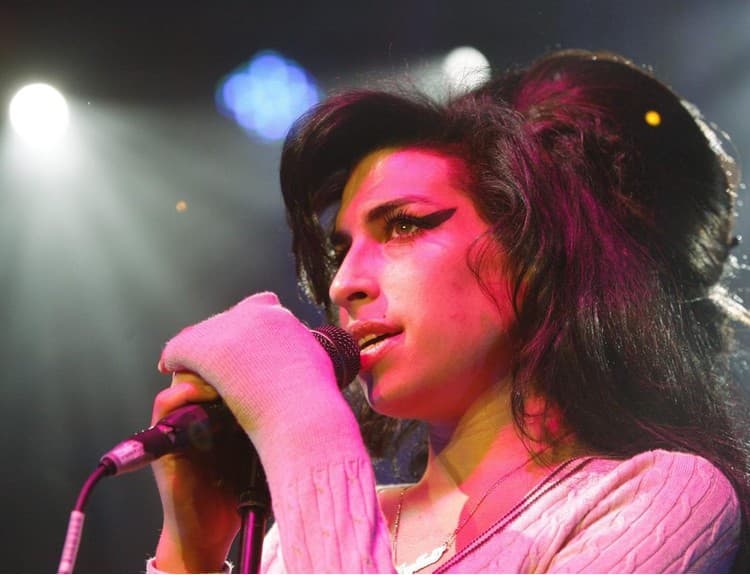 Uplynul rok od smrti speváčky Amy Winehouse