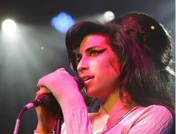 Uplynul rok od smrti speváčky Amy Winehouse