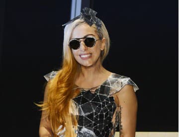Lady Gaga sa paparazzov nebojí, užíva si sex na pláži
