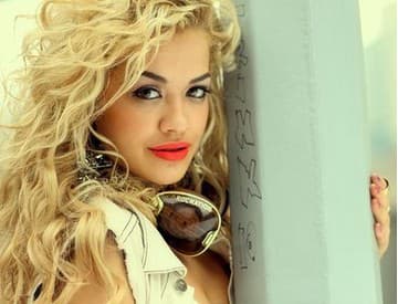 Rita Ora po tretí raz v kariére dobyla singlový UK Chart