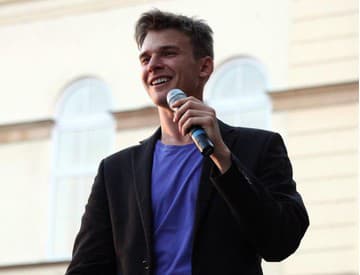 Český lámač sŕdc Vojta Dyk príde koncertovať na Slovensko