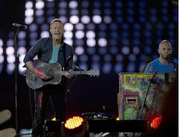 Coldplay si užili hranie na paralympiáde, v nedeľu ich privíta Praha