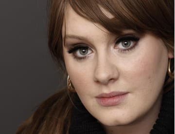 Adele naspieva titulnú skladbu k novej bondovke Skyfall