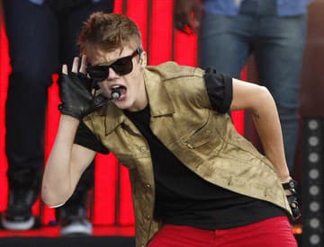 Justin Bieber odštartoval turné vo veľkom štýle. Povracal sa na pódiu