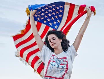 Lana Del Rey propaguje nový singel 10-minútovým filmom