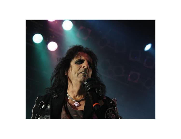 Súčasným rockerom chýba testosterón, tvrdí Alice Cooper