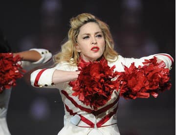Madonna opäť šokovala: fanúšikom v Denveri pripomenula krvavý masaker