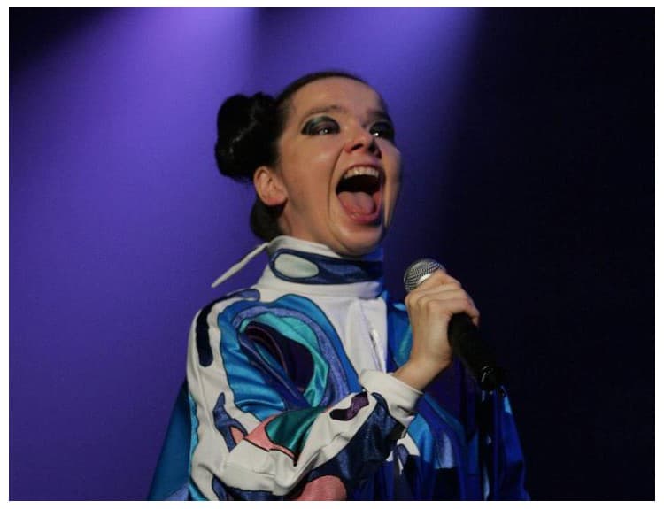 Björk podstúpila úspešnú operáciu hlasiviek
