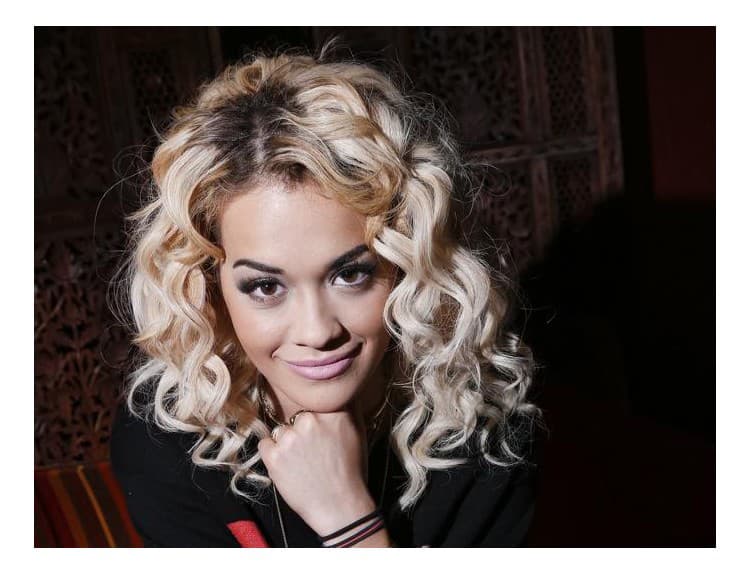 Speváčka Rita Ora vraj priateľa podviedla s 20 mužmi