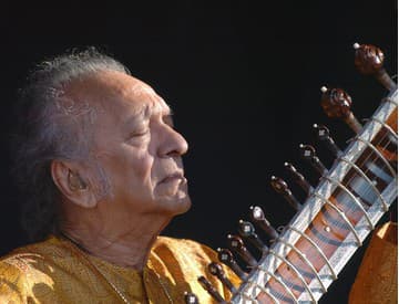 So Shankarom sa prišli rozlúčiť Norah Jones aj Herbie Hancock So Shankarom sa prišli rozlúčiť Norah Jones aj Herbie Hancock