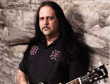 Zomrel gitarista Mike Scaccia z kapiel Ministry a Rigor Mortis Zomrel gitarista Mike Scaccia z kapiel Ministry a Rigor Mortis