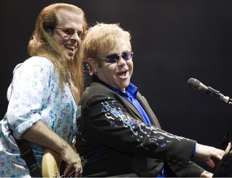 Elton John nakoniec vydá nový album až v septembri