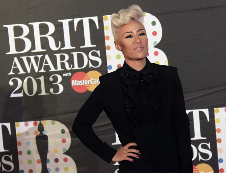 Emeli Sandé sa po triumfe na Brit Awards vrátila na vrchol UK Chartu