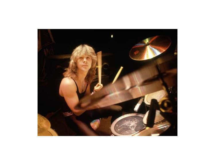 Zomrel Clive Burr, bývalý bubeník skupiny Iron Maiden