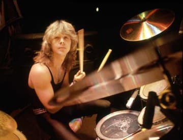 Zomrel Clive Burr, bývalý bubeník skupiny Iron Maiden Zomrel Clive Burr, bývalý bubeník skupiny Iron Maiden