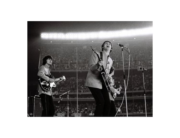 Vzácne fotografie z najväčšieho koncertu The Beatles vydražili za 30-tisíc libier