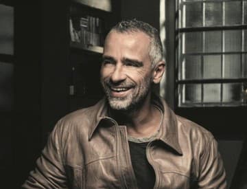 Eros Ramazzotti príde do Bratislavy so sedemnástimi kamiónmi Eros Ramazzotti príde do Bratislavy so sedemnástimi kamiónmi