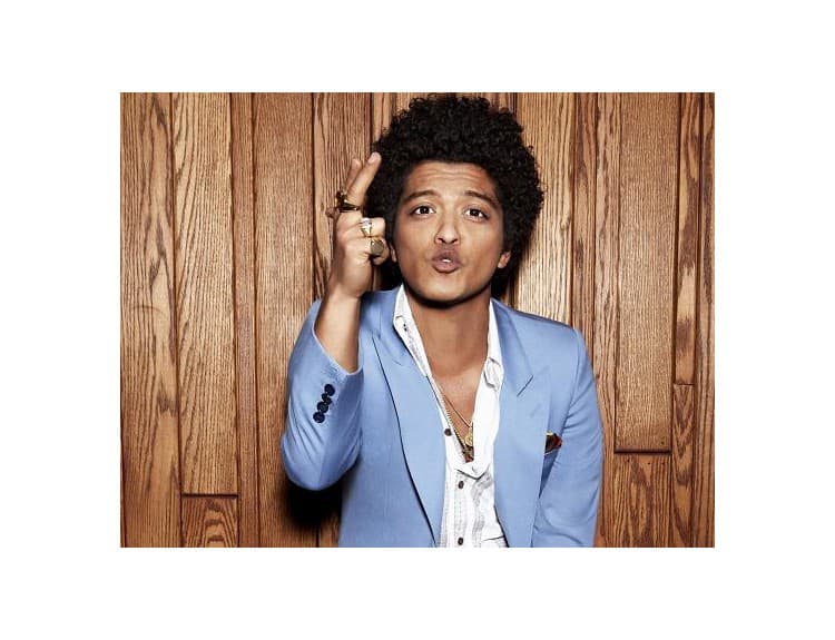 Bruno Mars prepisuje históriu predajnosti singlov