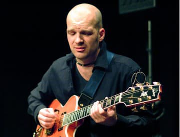 Gitarista Wolfgang Muthspiel vystúpi 10. mája v Bratislave Gitarista Wolfgang Muthspiel vystúpi 10. mája v Bratislave