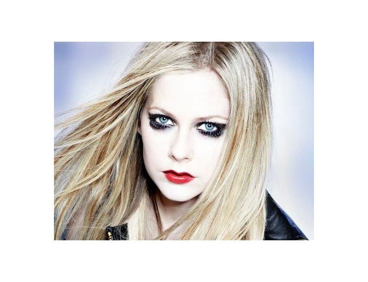 Avril Lavigne sa v novom klipe vracia do školských čias